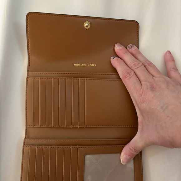 EUC Michael Kors Jet Set Charm Monogram Large Tri Fold Wallet Brown/Acorn - Picture 4 of 9